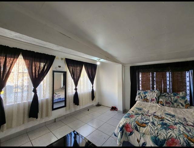 5 BEDROOM HOUSE FOR SALE IN MONTFORD